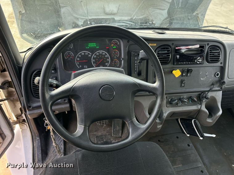 image for item DQ1069 2018 Freightliner SD114  box truck