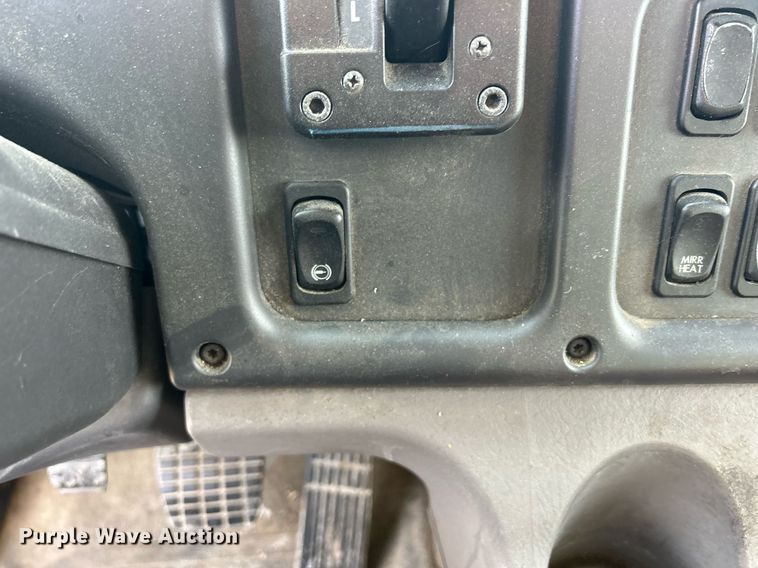 image for item DQ1069 2018 Freightliner SD114  box truck