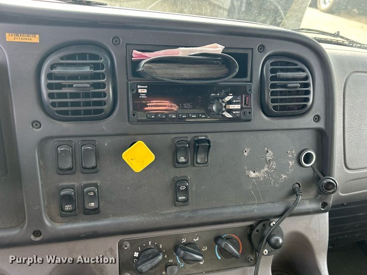 image for item DQ1069 2018 Freightliner SD114  box truck