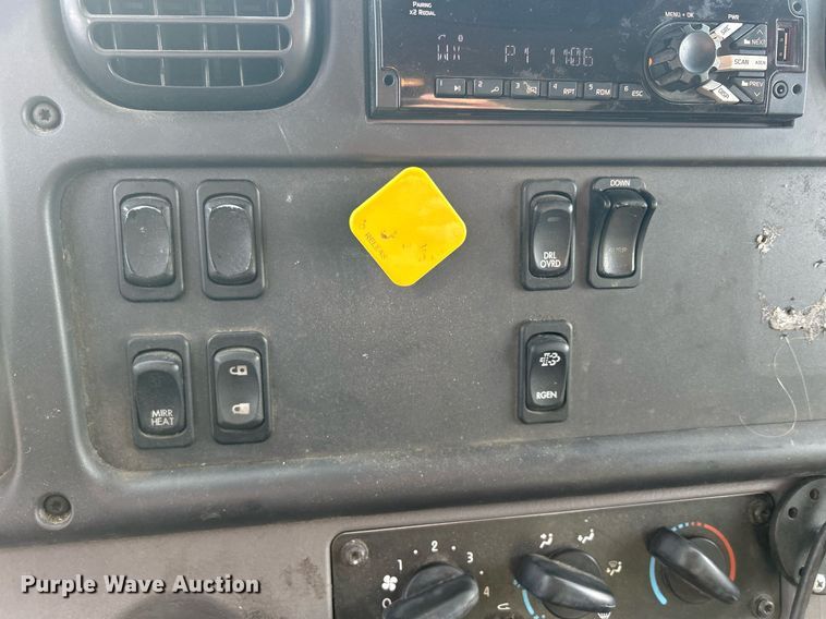 image for item DQ1069 2018 Freightliner SD114  box truck