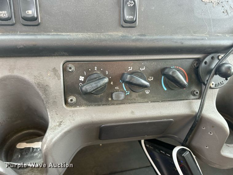 image for item DQ1069 2018 Freightliner SD114  box truck