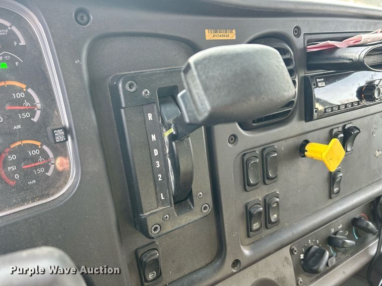 image for item DQ1069 2018 Freightliner SD114  box truck