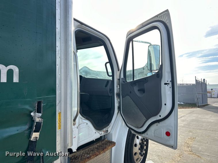 image for item DQ1069 2018 Freightliner SD114  box truck