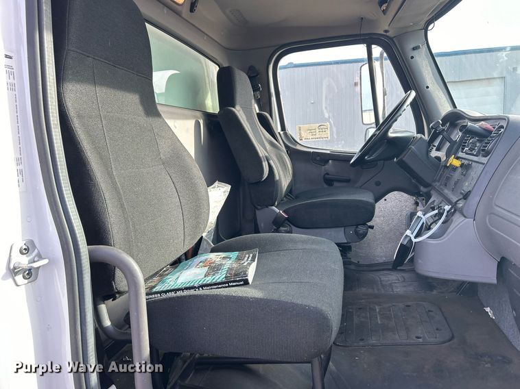 image for item DQ1069 2018 Freightliner SD114  box truck