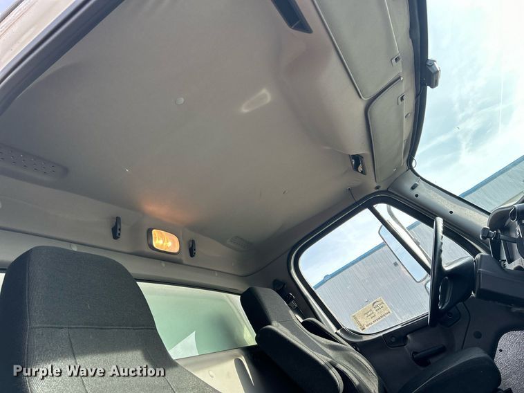 image for item DQ1069 2018 Freightliner SD114  box truck