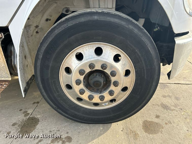 image for item DQ1069 2018 Freightliner SD114  box truck