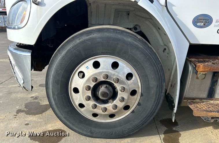 image for item DQ1069 2018 Freightliner SD114  box truck