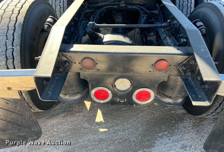 image for item DQ2321 2016 Freightliner Cascadia  semi truck