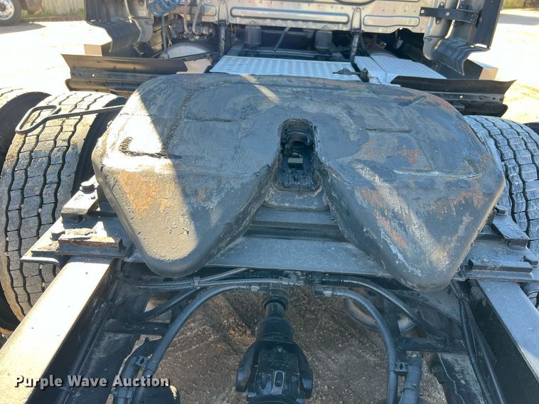 image for item DQ2321 2016 Freightliner Cascadia  semi truck