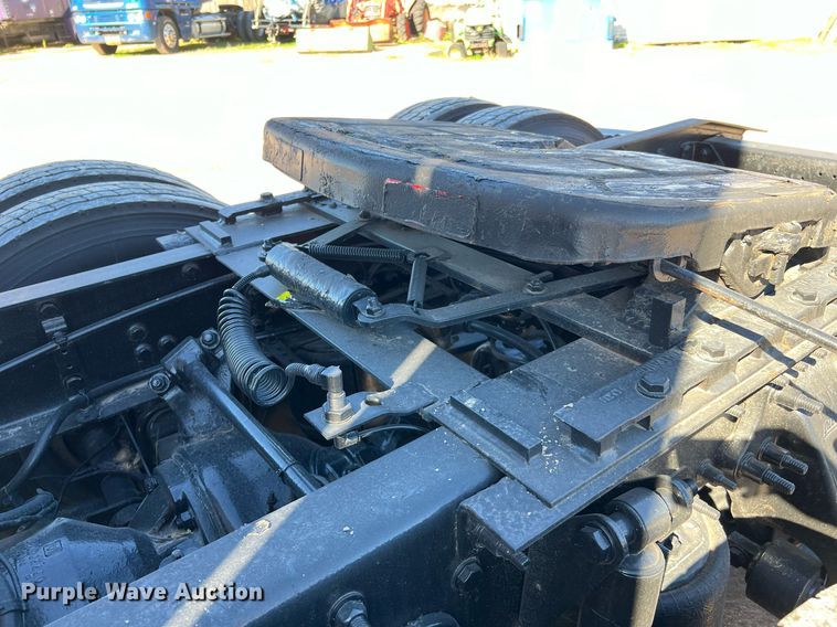 image for item DQ2321 2016 Freightliner Cascadia  semi truck