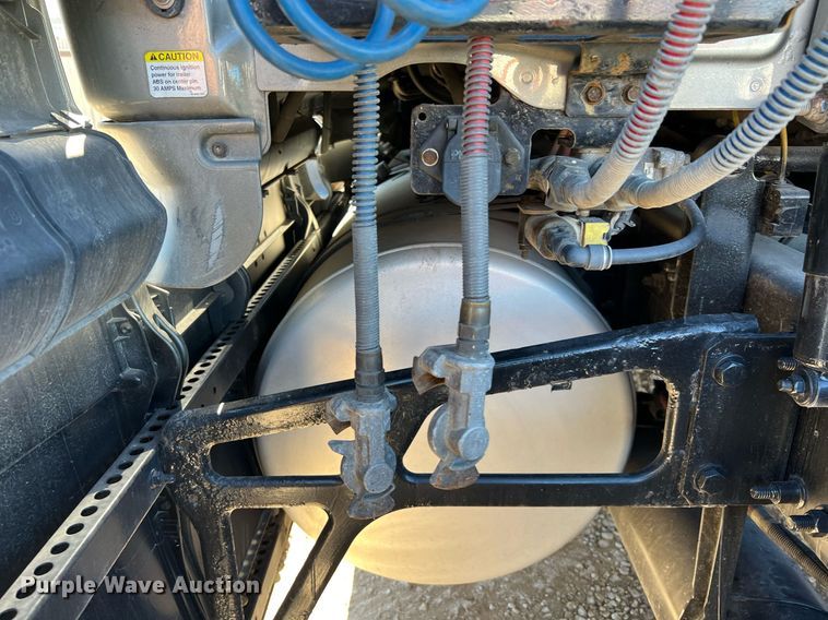 image for item DQ2321 2016 Freightliner Cascadia  semi truck