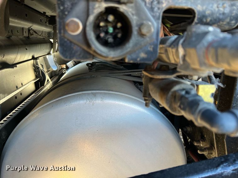 image for item DQ2321 2016 Freightliner Cascadia  semi truck