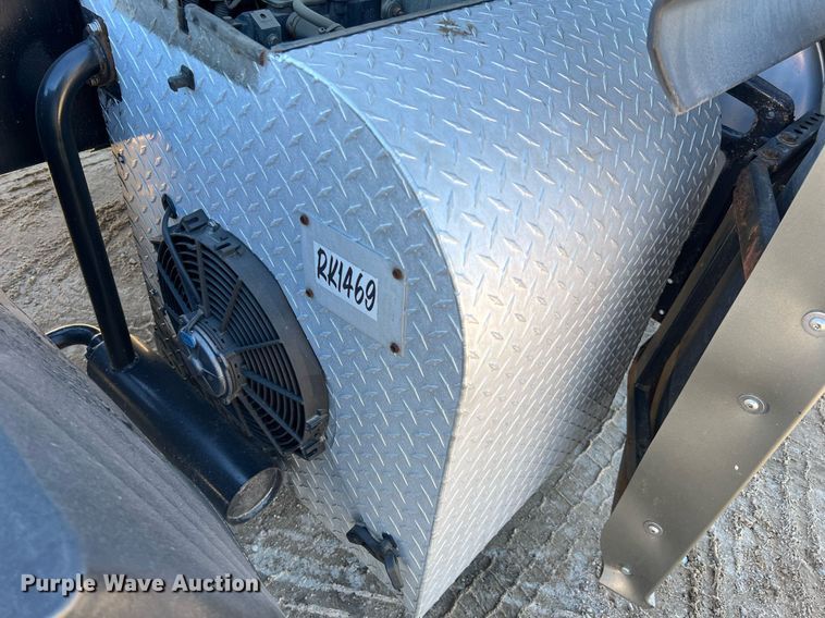 image for item DQ2321 2016 Freightliner Cascadia  semi truck