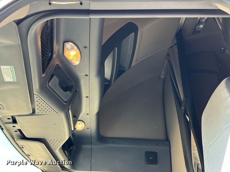 image for item DQ2321 2016 Freightliner Cascadia  semi truck