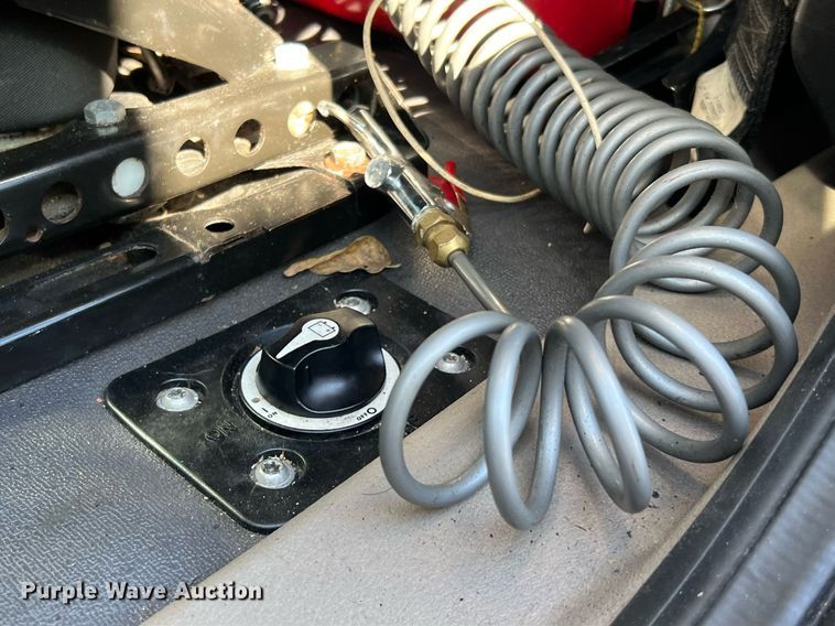 image for item DQ2321 2016 Freightliner Cascadia  semi truck