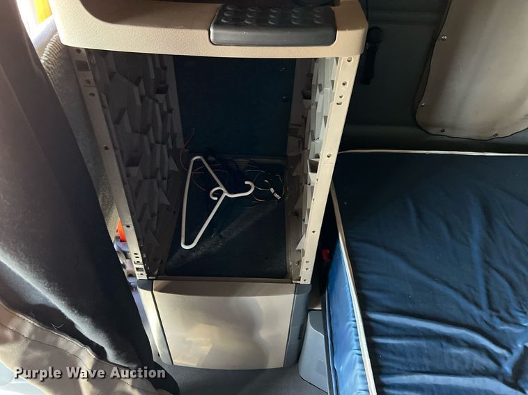 image for item DQ2321 2016 Freightliner Cascadia  semi truck