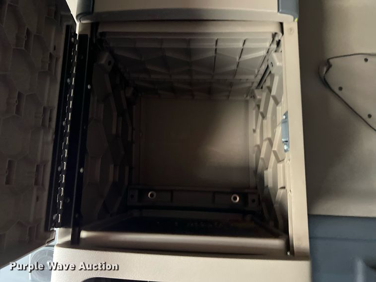 image for item DQ2321 2016 Freightliner Cascadia  semi truck