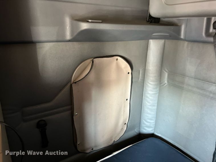 image for item DQ2321 2016 Freightliner Cascadia  semi truck