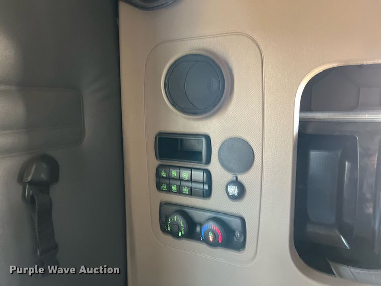 image for item DQ2321 2016 Freightliner Cascadia  semi truck