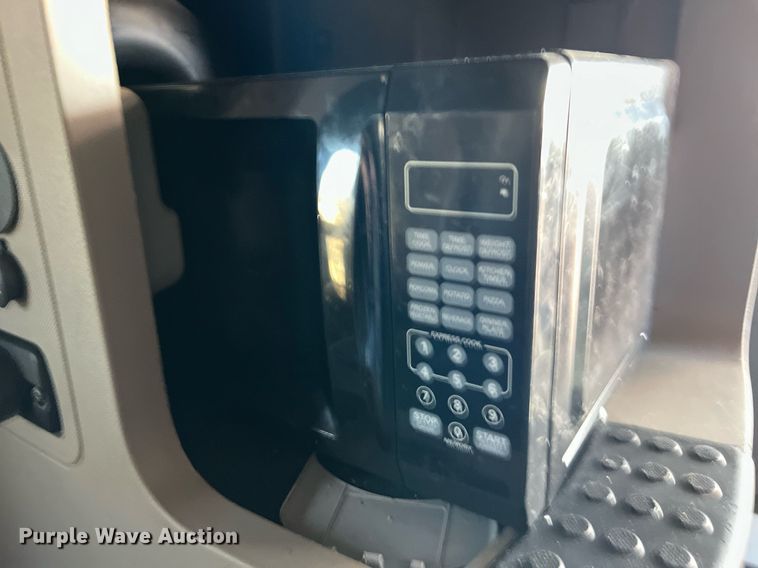 image for item DQ2321 2016 Freightliner Cascadia  semi truck