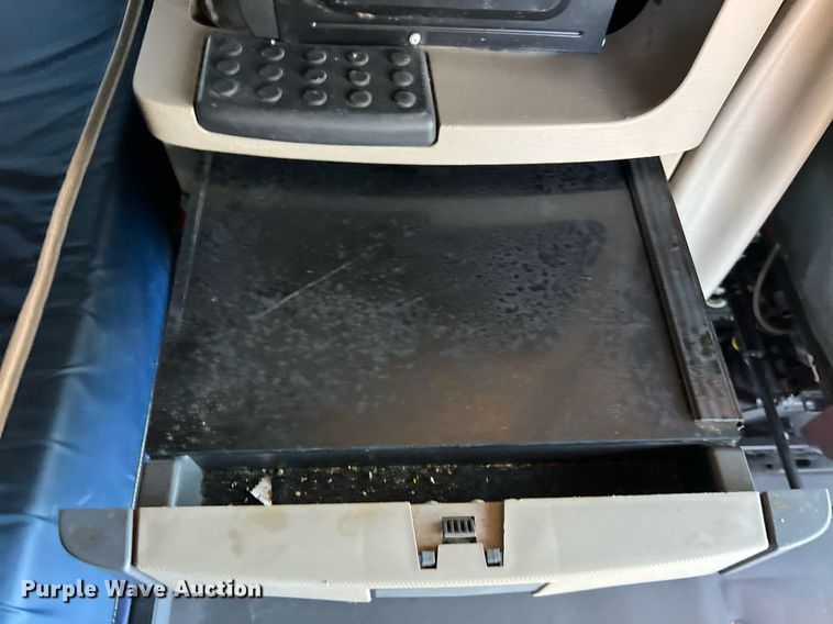 image for item DQ2321 2016 Freightliner Cascadia  semi truck