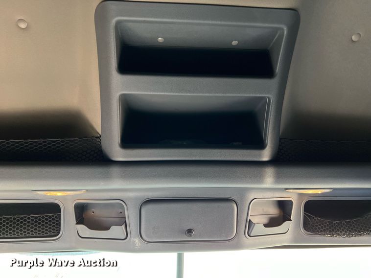 image for item DQ2321 2016 Freightliner Cascadia  semi truck