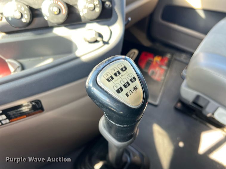 image for item DQ2321 2016 Freightliner Cascadia  semi truck