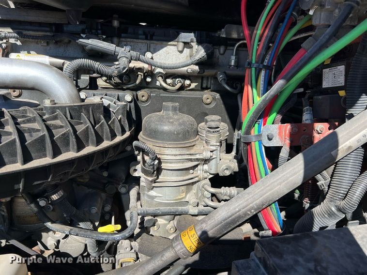 image for item DQ2321 2016 Freightliner Cascadia  semi truck