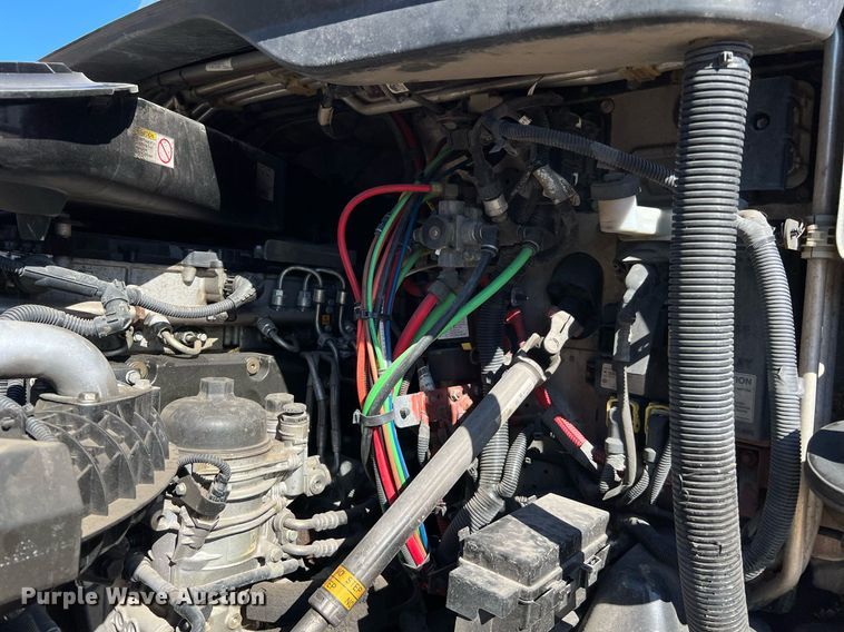 image for item DQ2321 2016 Freightliner Cascadia  semi truck