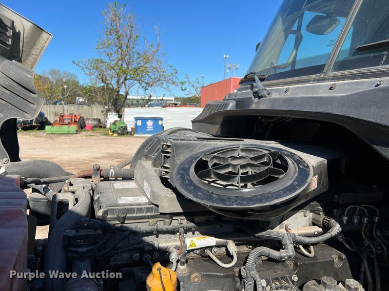 image for item DQ2321 2016 Freightliner Cascadia  semi truck