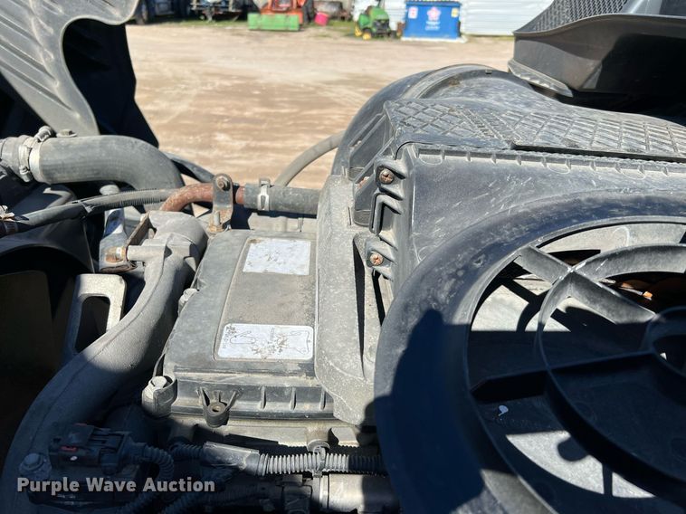 image for item DQ2321 2016 Freightliner Cascadia  semi truck