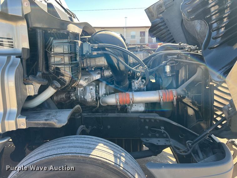 image for item DQ2321 2016 Freightliner Cascadia  semi truck