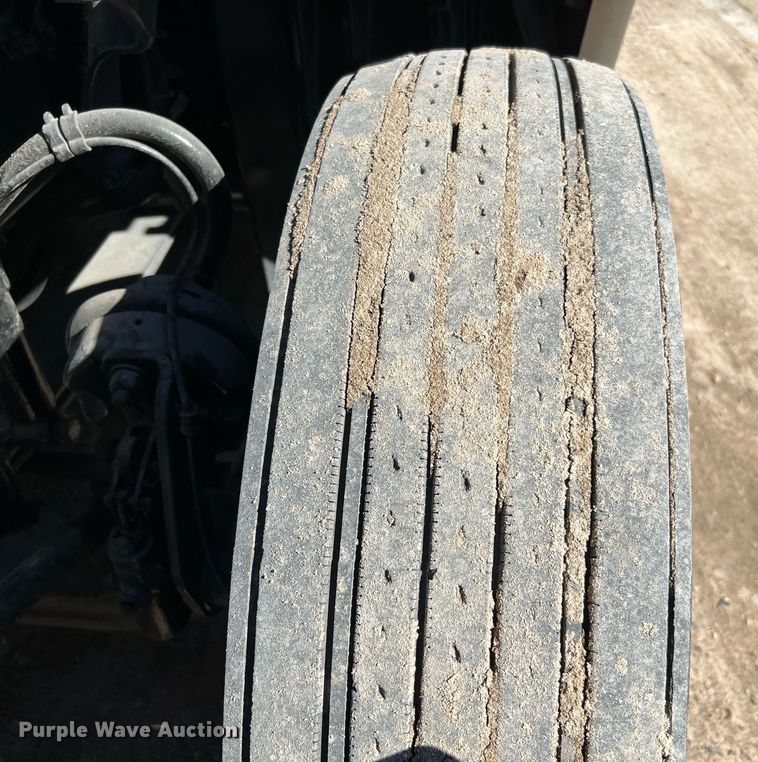 image for item DQ2321 2016 Freightliner Cascadia  semi truck