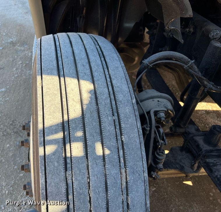 image for item DQ2321 2016 Freightliner Cascadia  semi truck