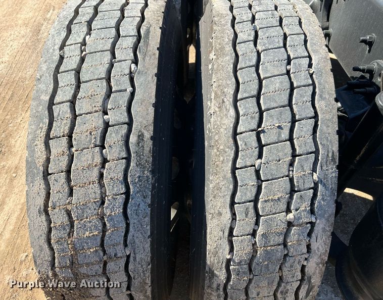 image for item DQ2321 2016 Freightliner Cascadia  semi truck