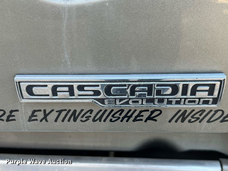 image for item DQ2321 2016 Freightliner Cascadia  semi truck