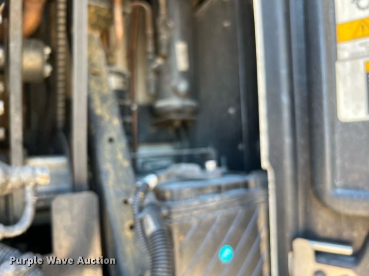 image for item DQ2322 2015 Utility 3000R  refrigerated van trailer