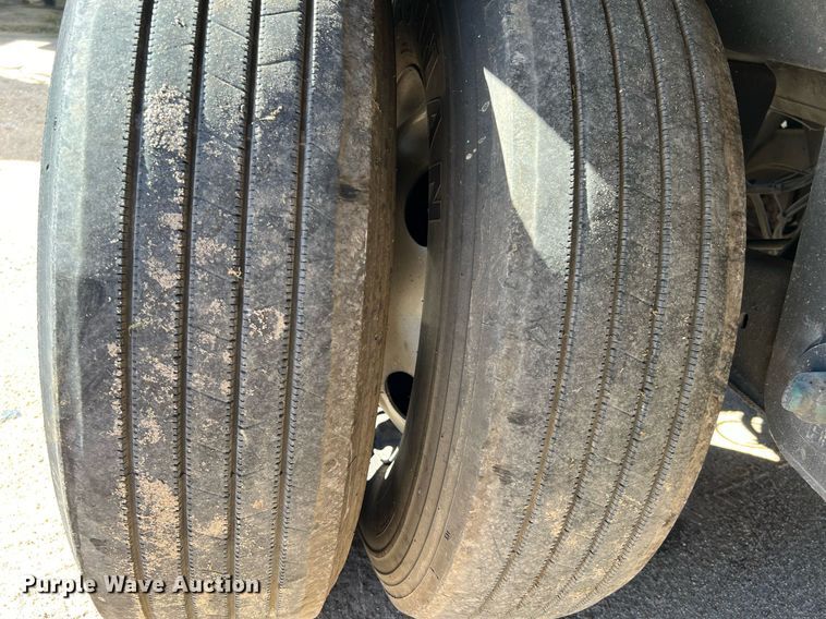 image for item DQ2322 2015 Utility 3000R  refrigerated van trailer