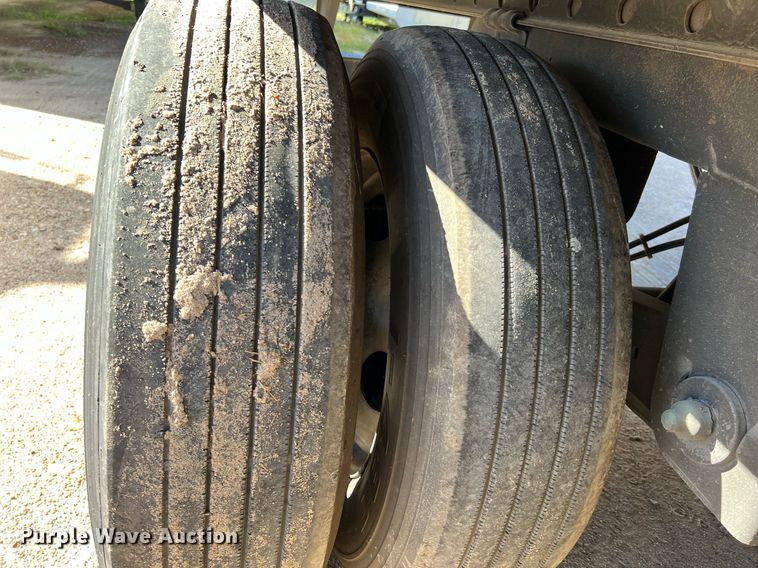 image for item DQ2322 2015 Utility 3000R  refrigerated van trailer