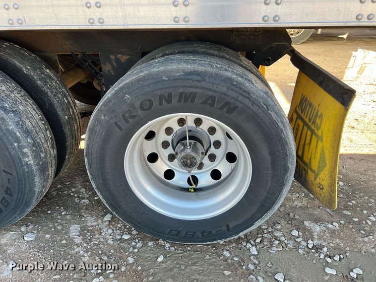 image for item DQ2322 2015 Utility 3000R  refrigerated van trailer