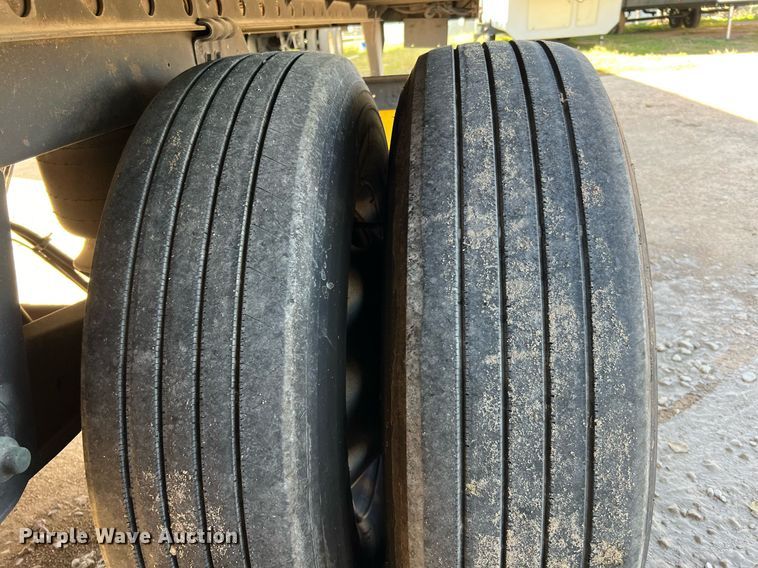 image for item DQ2322 2015 Utility 3000R  refrigerated van trailer