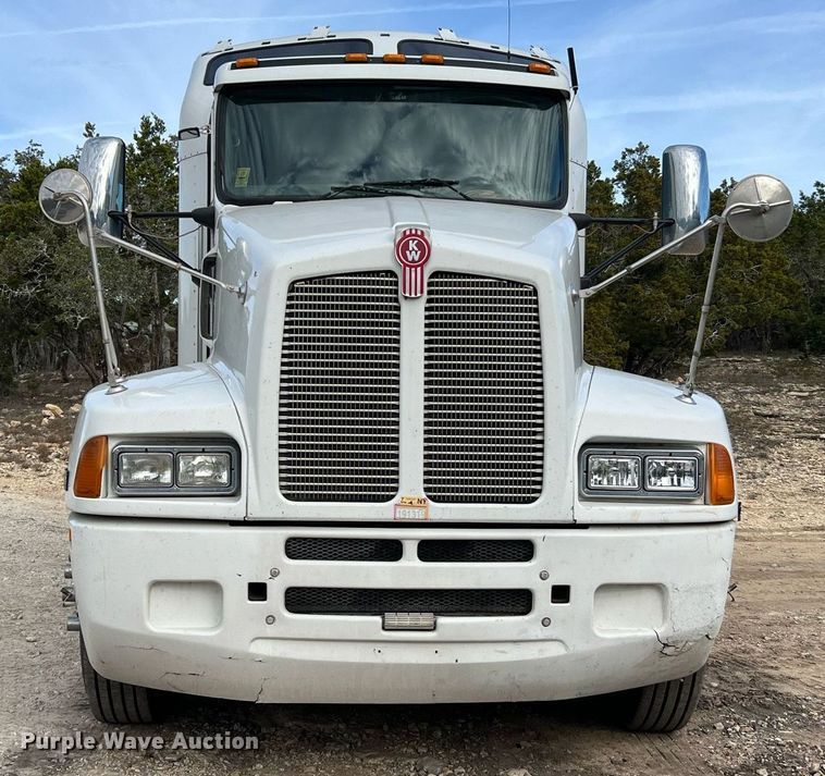 image for item DQ2336 2007 Kenworth T600  semi truck