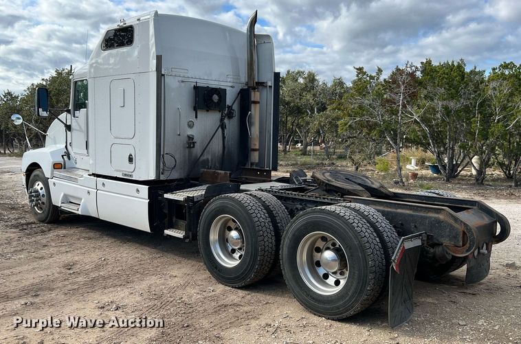 image for item DQ2336 2007 Kenworth T600  semi truck