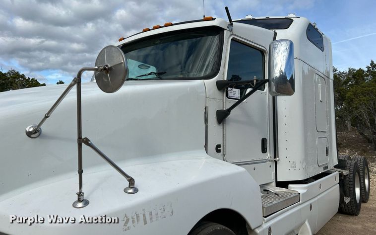 image for item DQ2336 2007 Kenworth T600  semi truck