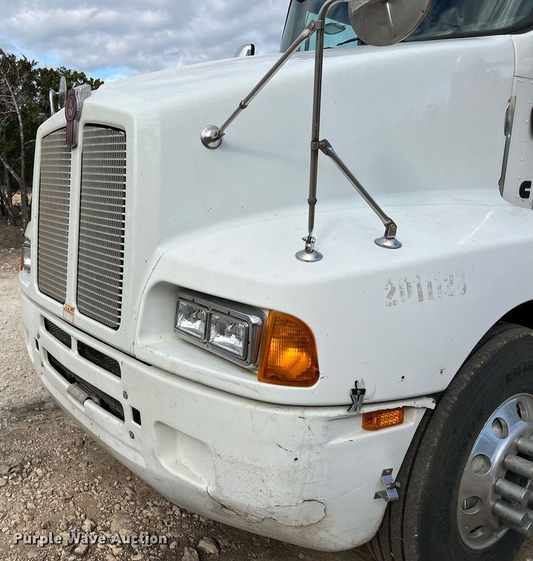 image for item DQ2336 2007 Kenworth T600  semi truck