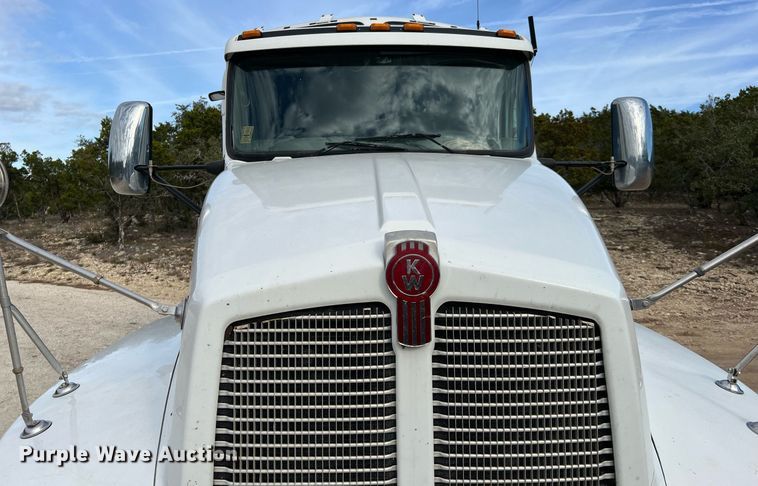 image for item DQ2336 2007 Kenworth T600  semi truck
