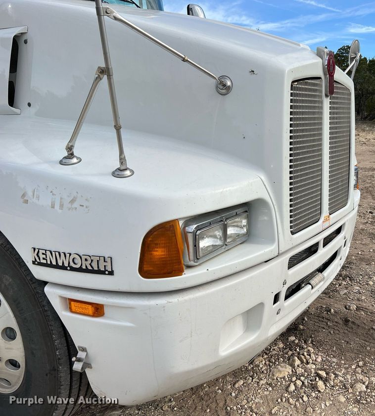 image for item DQ2336 2007 Kenworth T600  semi truck