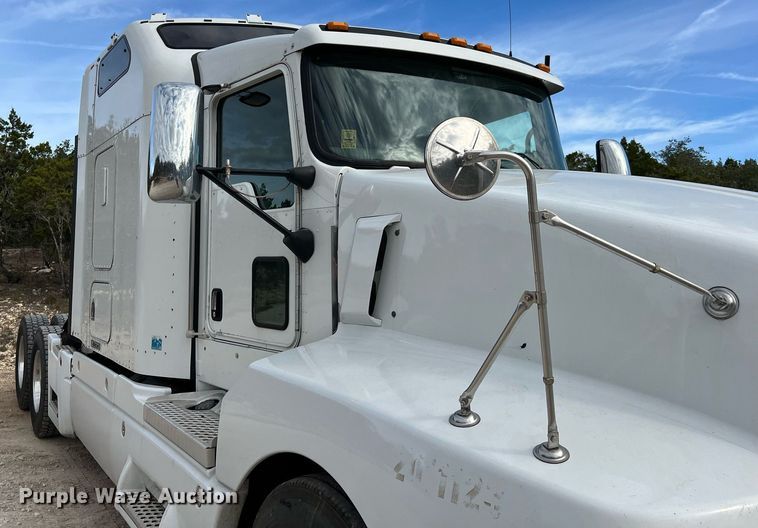 image for item DQ2336 2007 Kenworth T600  semi truck