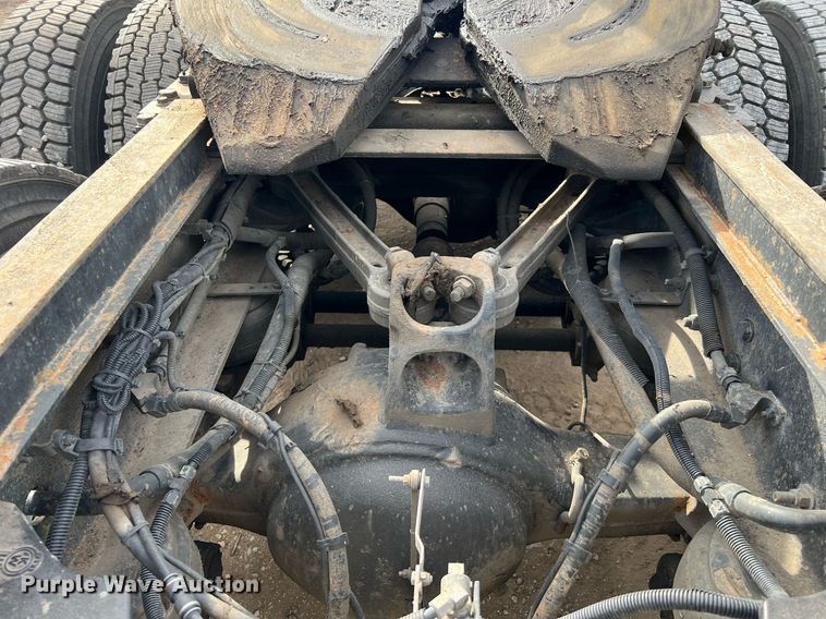 image for item DQ2336 2007 Kenworth T600  semi truck