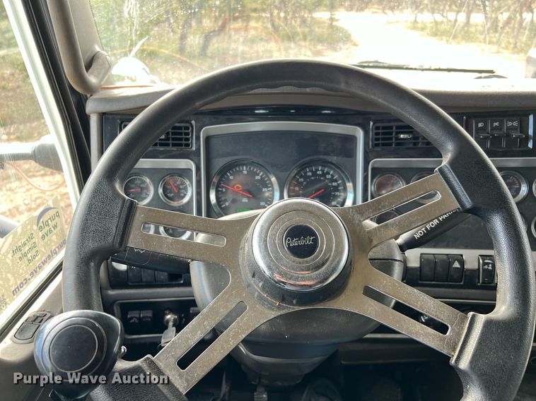image for item DQ2336 2007 Kenworth T600  semi truck
